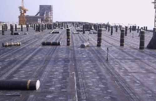 假如想起房頂做防水補(bǔ)漏得話,就必須根據(jù)鄰居3模塊屋頂才可以上